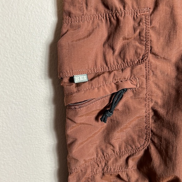 REI Women’s Brown Cargo Pants size 4 - Picture 6 of 13